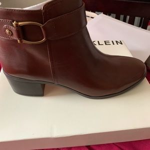 Size 9W Anne Klein Boots